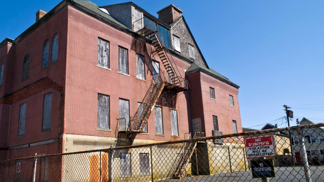 Illustration for article titled 6 Underfunded Schools That Will Eventually Be Captivating Urban Decay Landscapes